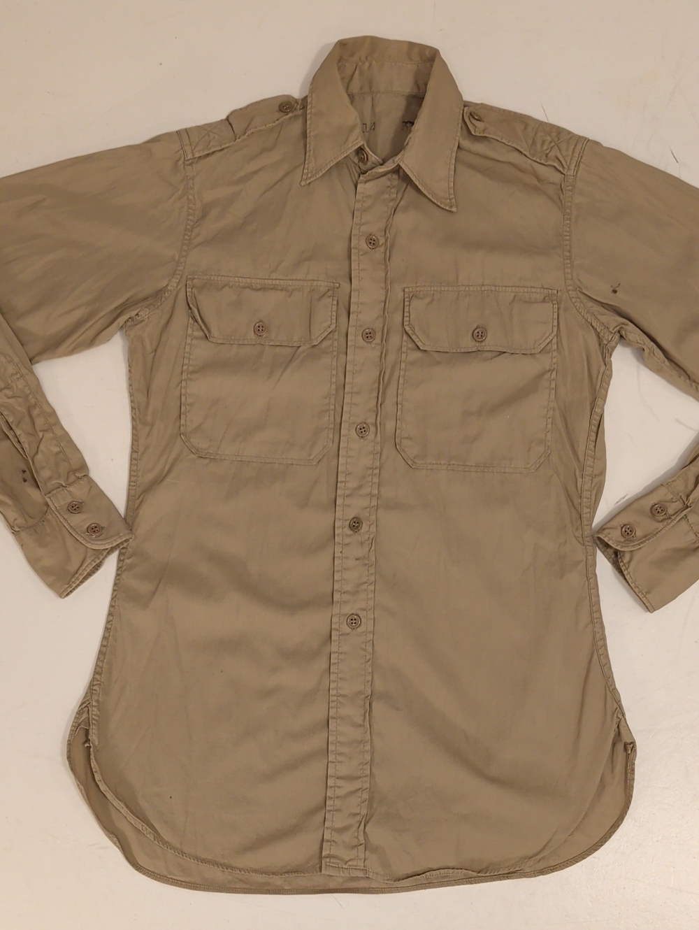 1947 Men's Military Issue Poplin Khaki Button-Down Shirt 39" Chest 40s Vintage